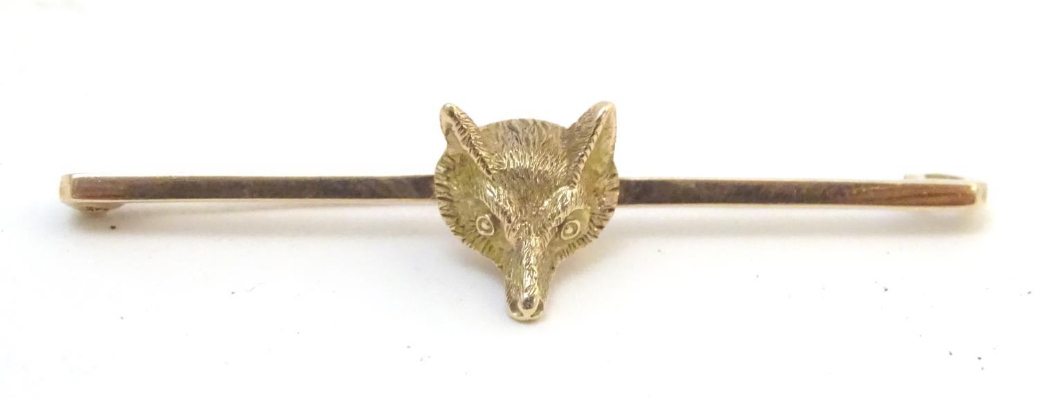 A 9ct gold brooch with fox head decoration. 2" wide Please Note - we do not make reference to the - Image 4 of 8