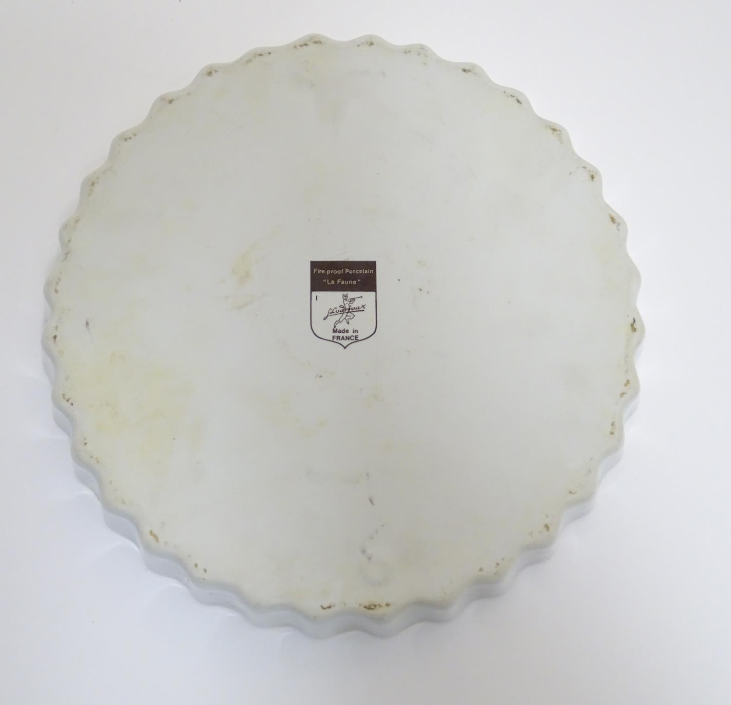 A French L Lourioux Le Faune pie dish with fluted sides and gilt rim, decorated with six birds to - Image 5 of 5