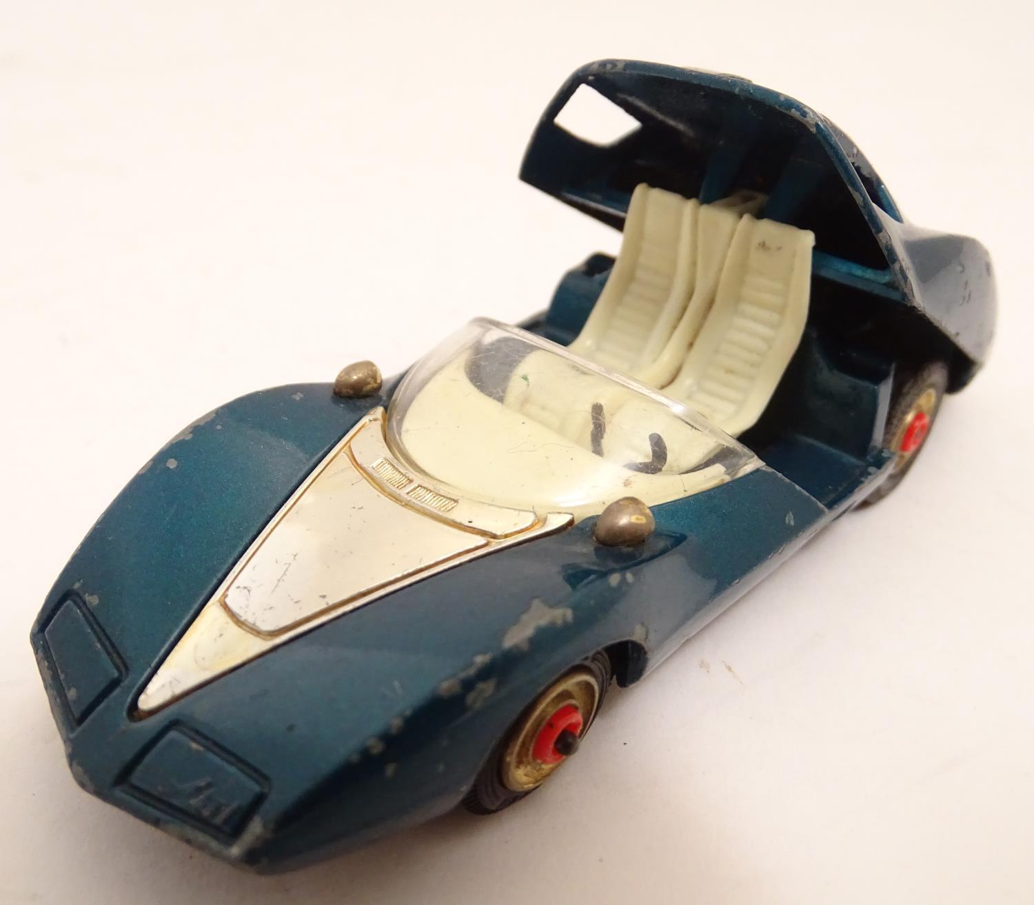 Toys: A quantity of Corgi Toys die cast scale model cars, comprising Ferrari Berlinetta 250 le Mans, - Image 8 of 9