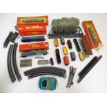 A quantity of Hornby / Triang / Jouef 00 gauge railway coaches, carriages, wagons and accessories