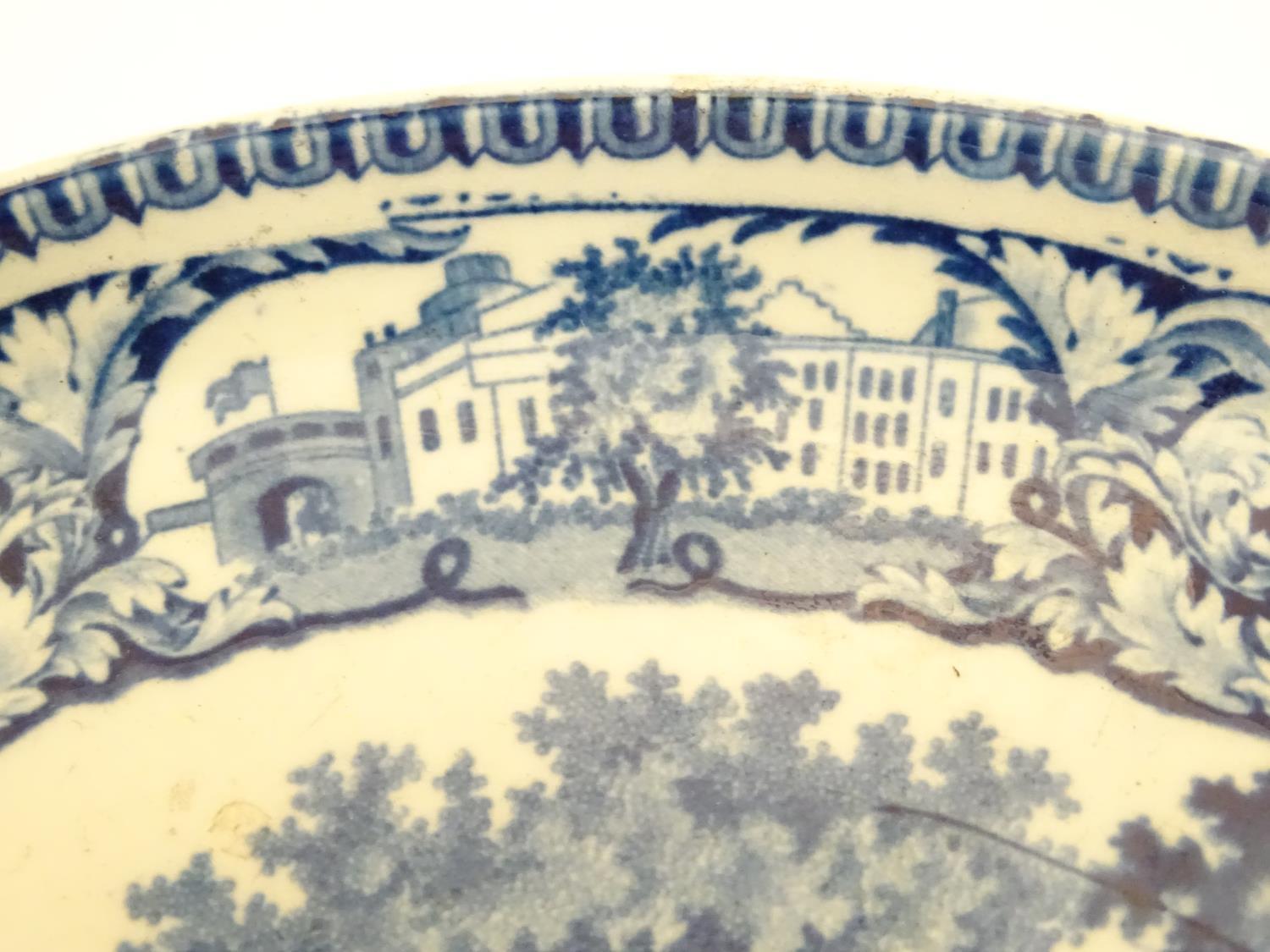 A blue and white pearlware cake stand decorated in the pattern The Angry Lion, depicting a landscape - Image 5 of 5