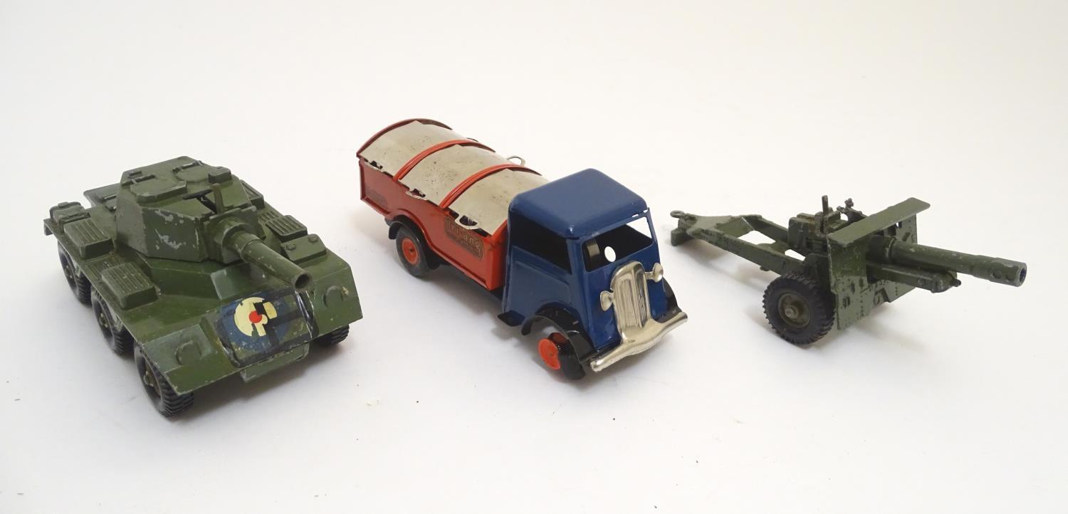 Toys: Three die cast scale models to include a Crescent Toys Saladin Armoured Car, model no. 1263, a - Image 5 of 9