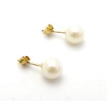 Pearl stud earrings Please Note - we do not make reference to the condition of lots within