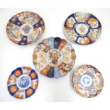 Five assorted Imari plates / chargers, four with lobed edges with decorated central medallions, with