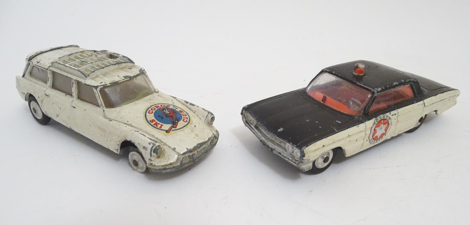 Toys: A quantity of Corgi Toys die cast scale model cars to include emergency service vehicles - Image 5 of 9