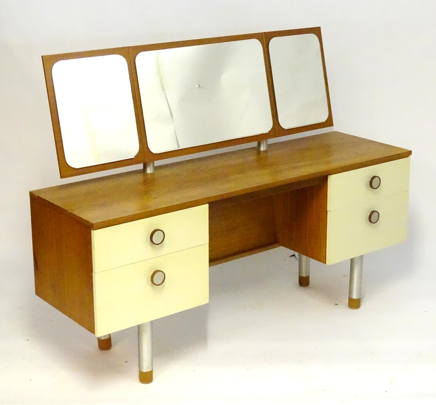 Vintage Retro, Mid Century: a 1970s teak and formica dressing table with triptych mirror and four - Bild 3 aus 12