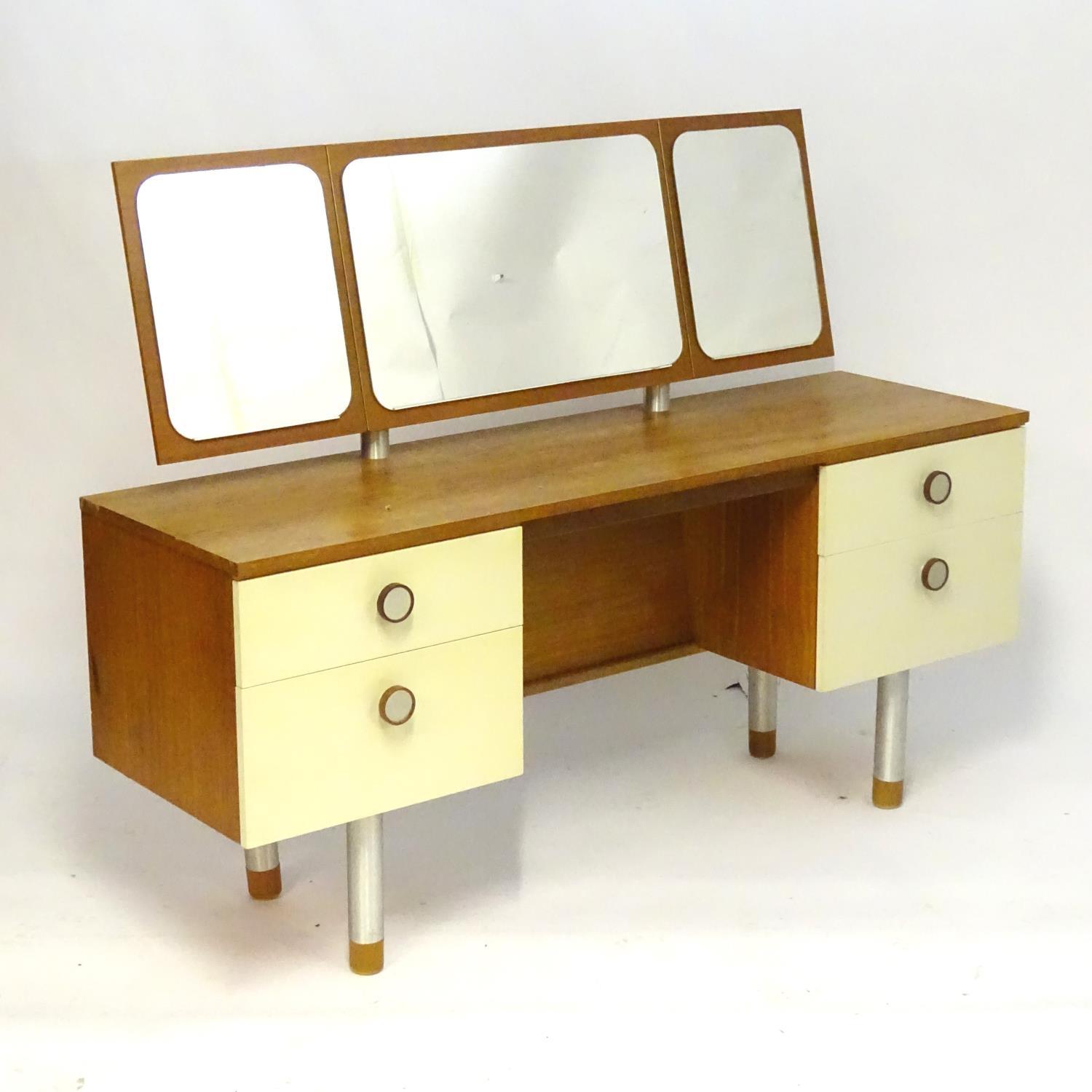 Vintage Retro, Mid Century: a 1970s teak and formica dressing table with triptych mirror and four - Bild 4 aus 12