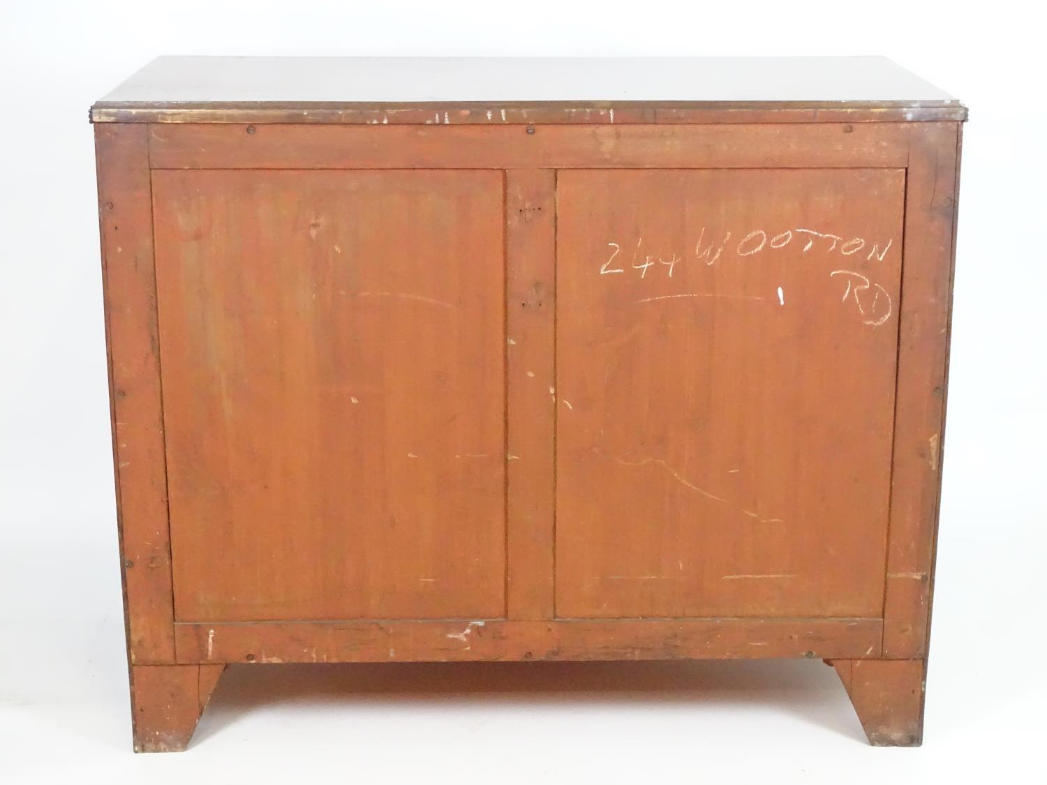 A mid 19thC mahogany chest of drawers with a rectangular reeded top above an unusual set of four - Bild 2 aus 10