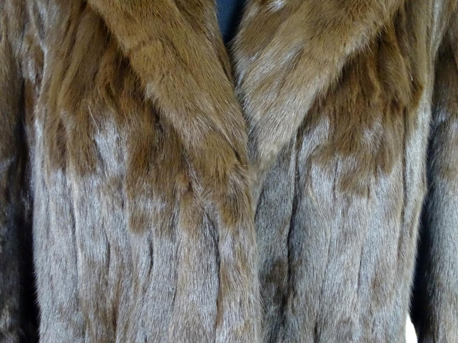 A vintage short length fur coat. Bust size 38" approx Please Note - we do not make reference to - Image 6 of 7