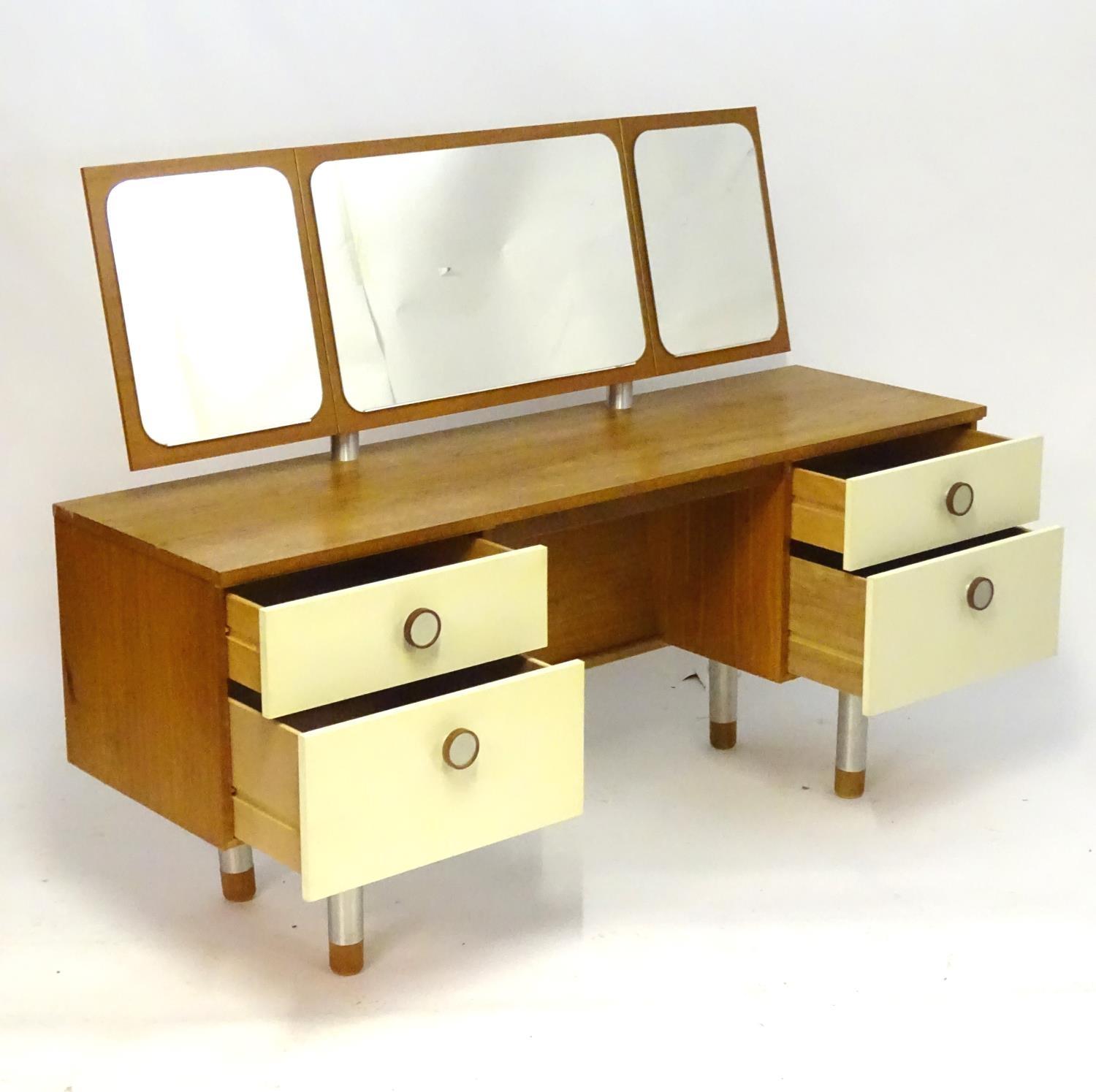 Vintage Retro, Mid Century: a 1970s teak and formica dressing table with triptych mirror and four - Bild 5 aus 12