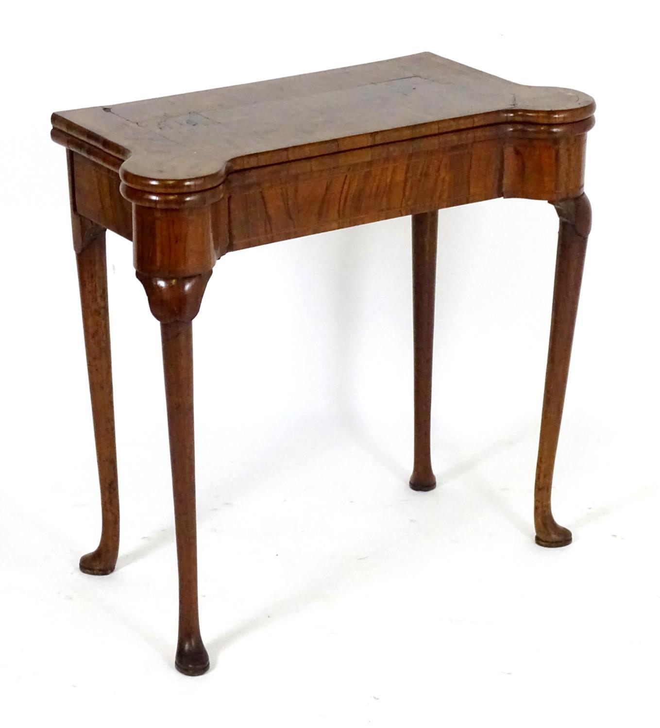 A George I walnut card table with castellated corners, opening to show a baize playing surface and - Bild 3 aus 10