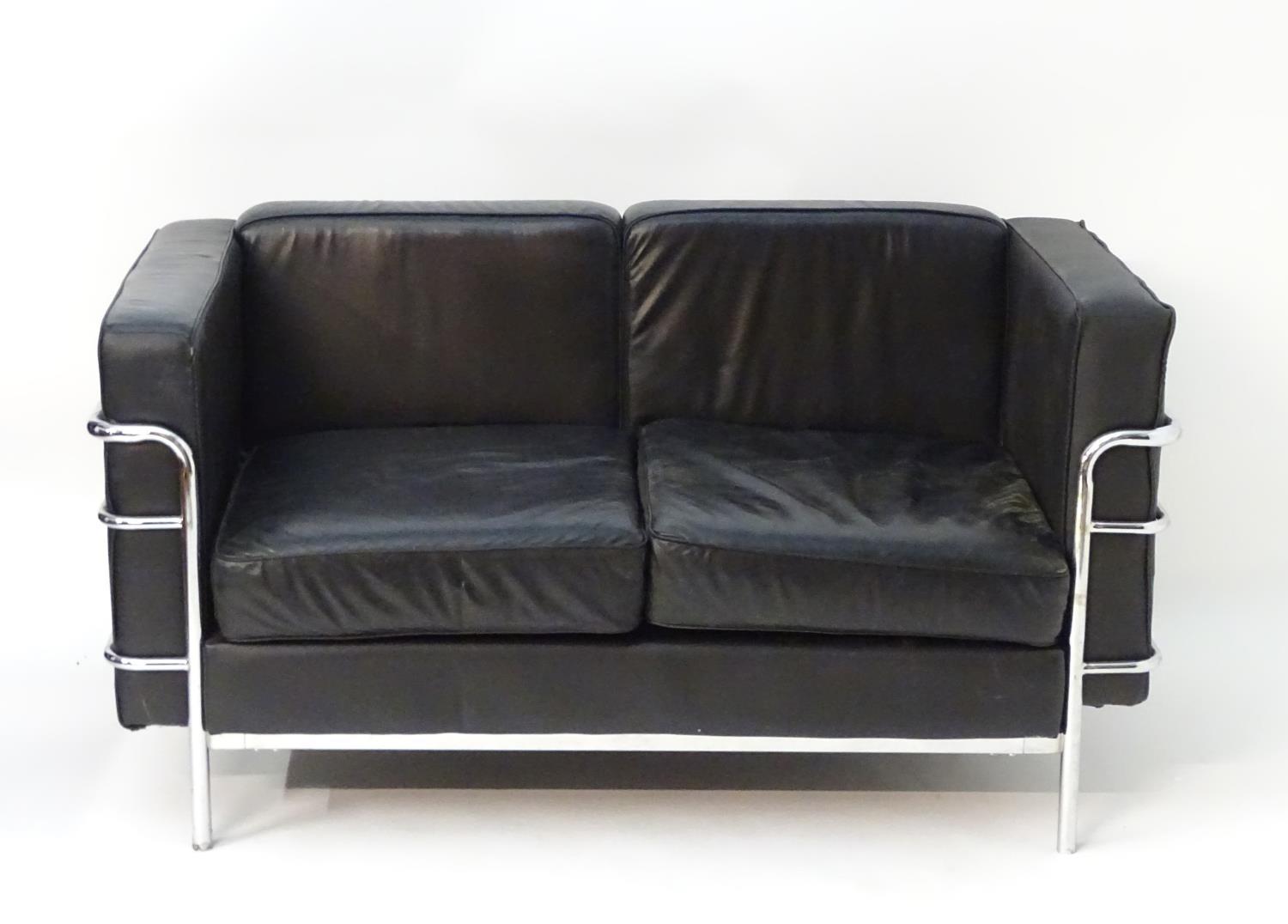A late 20thC Le Corbusier LC3 settee with leather backrests, seats, arms and a chromed frame. - Bild 3 aus 4