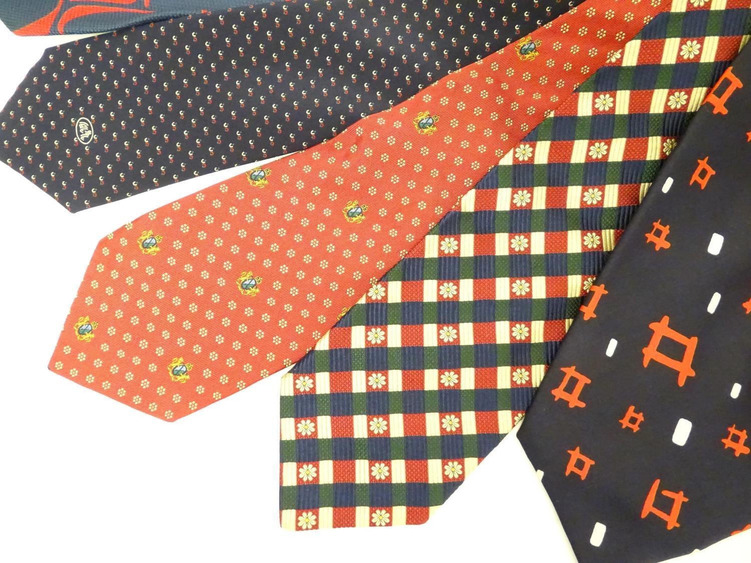 6 silk ties in navy and reds by Austin Reed, Tittorio, Pink and John Harmer (6) Please Note - we - Image 4 of 9