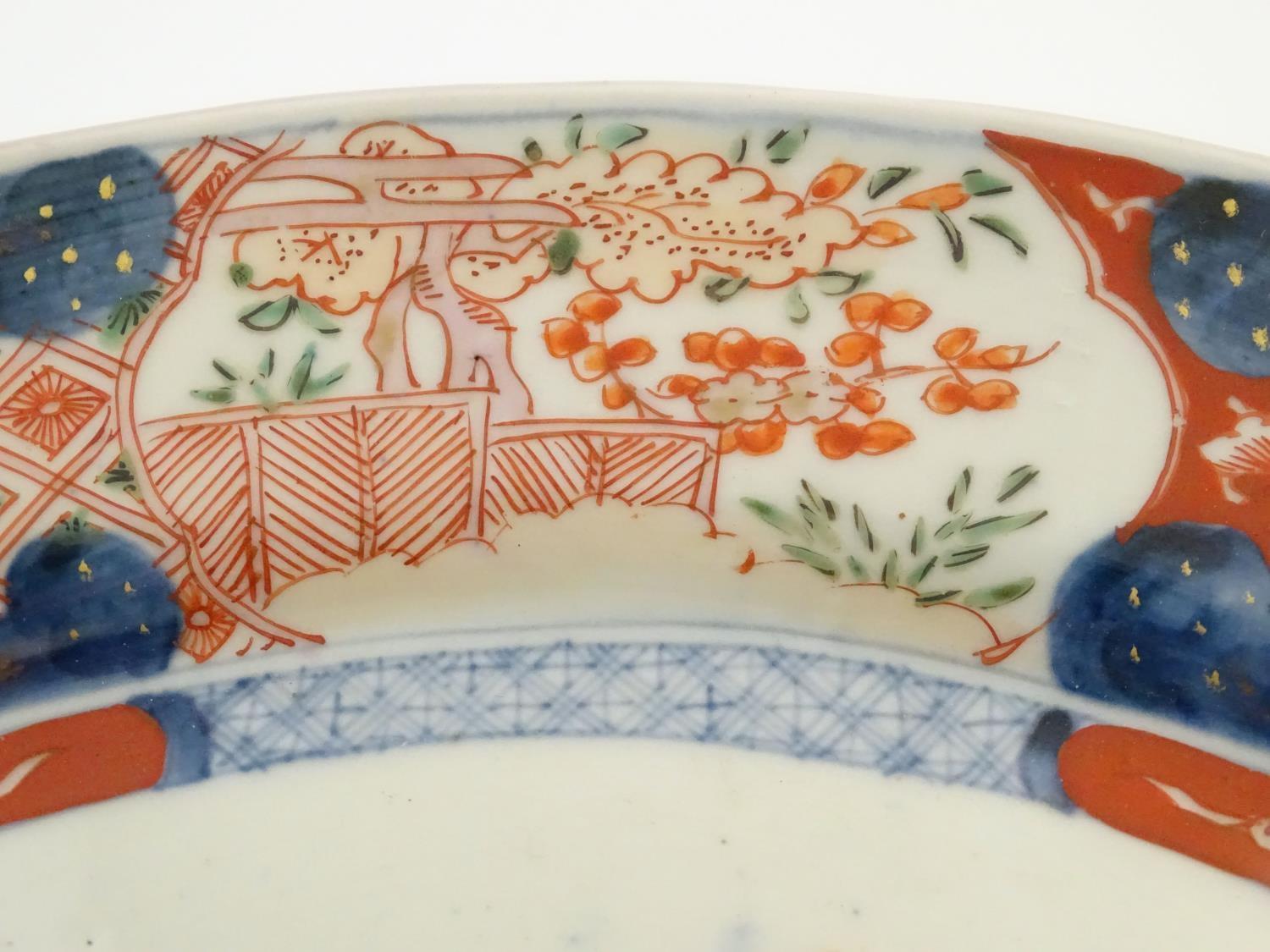 A Japanese Imari style plate, the centre decorated with a vase of flowers with a floral border. - Image 4 of 6