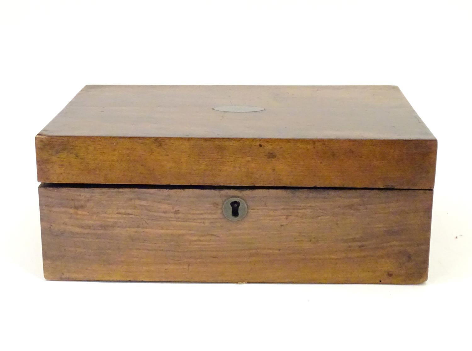 A 19thC walnut jewellery box with fitted lift out tray within. Approx. 3 3/4" high x 9 3/4" long x 6 - Image 3 of 7