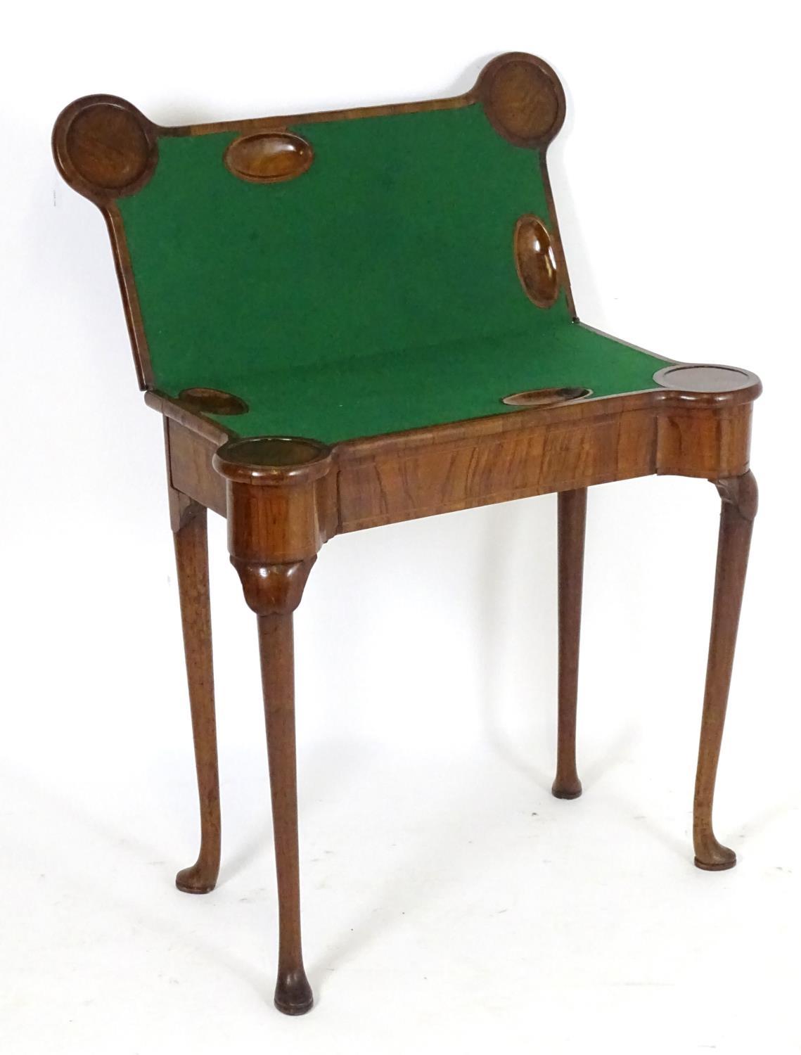 A George I walnut card table with castellated corners, opening to show a baize playing surface and - Bild 9 aus 10