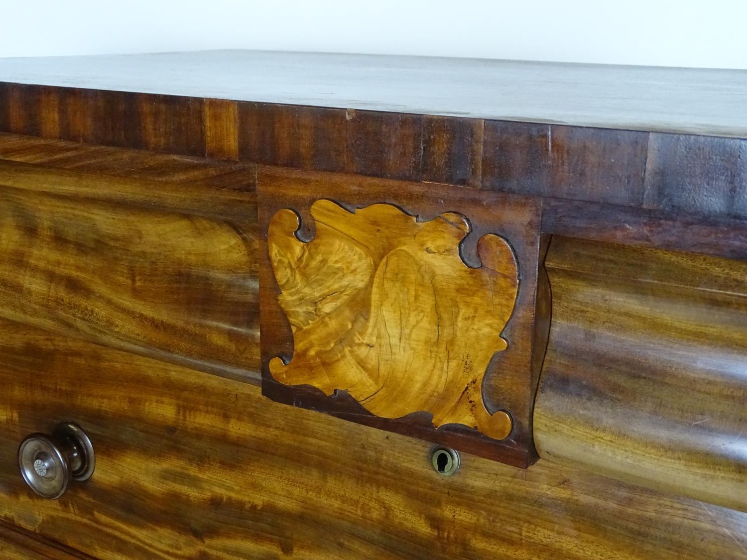 A mid 19thC mahogany north country chest of drawers comprising two short cushion drawers over four - Bild 10 aus 14