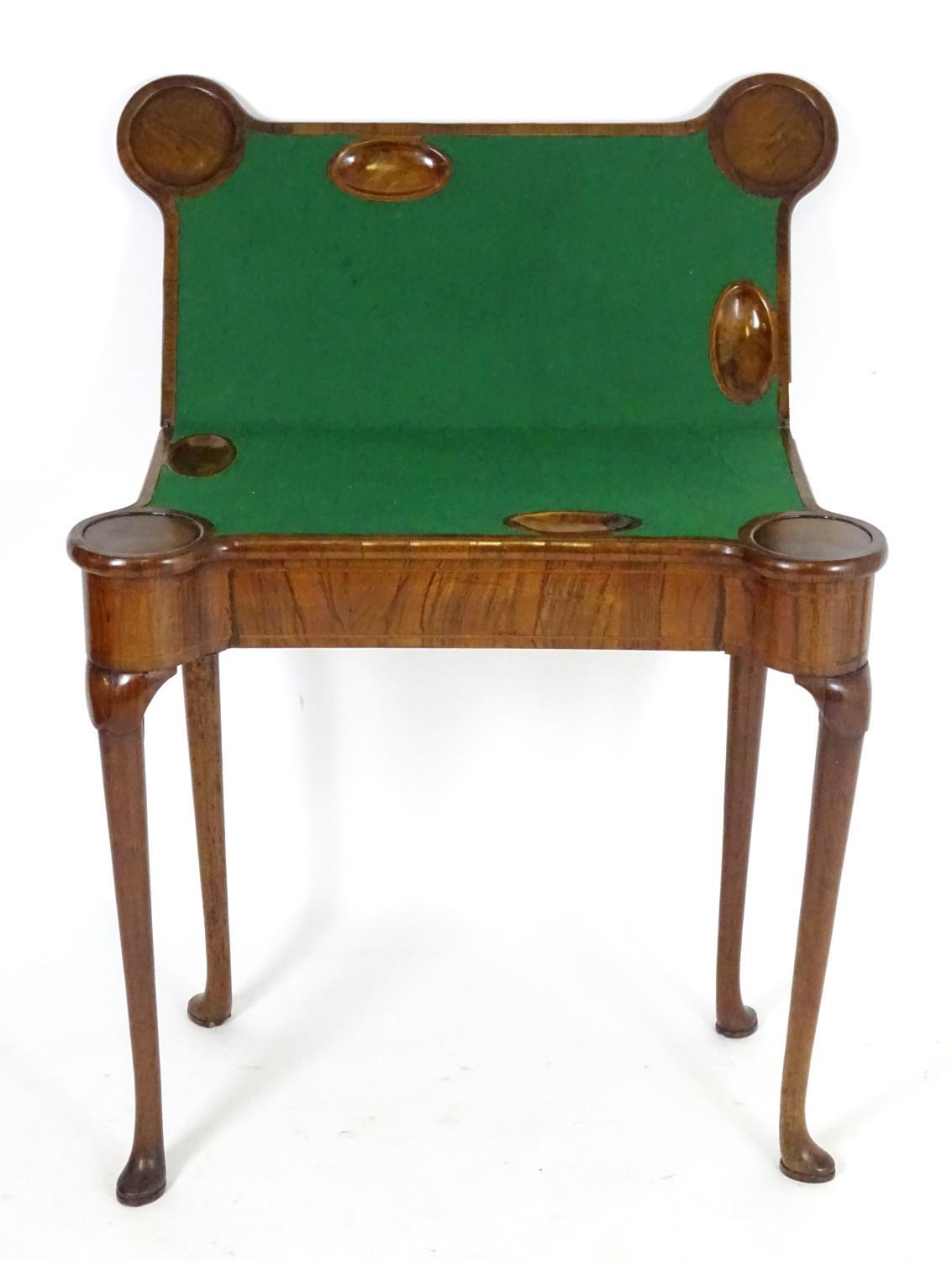 A George I walnut card table with castellated corners, opening to show a baize playing surface and - Bild 5 aus 10
