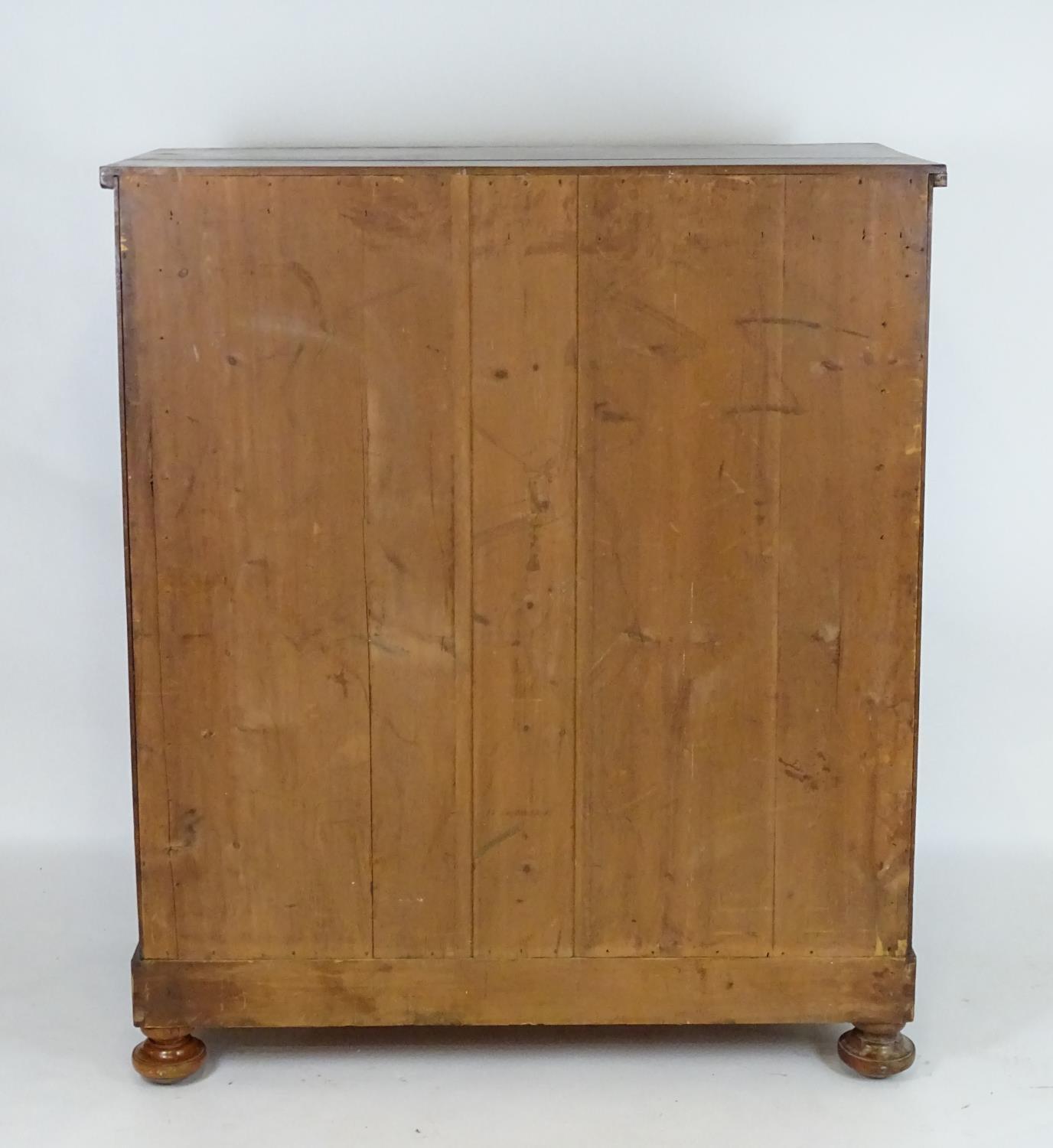 A mid 19thC mahogany north country chest of drawers comprising two short cushion drawers over four - Bild 2 aus 14