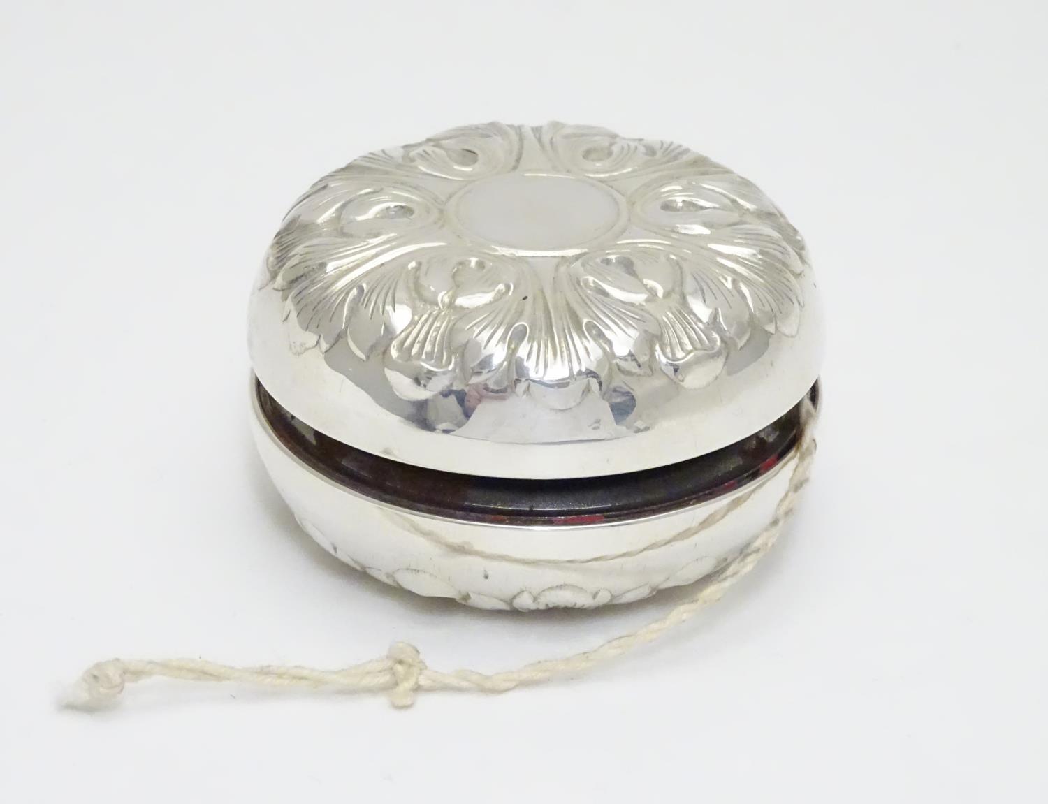 An American Yo-Yo marked Gorham Sterling cover. 2 1/2" diameter Please Note - we do not make - Image 2 of 5