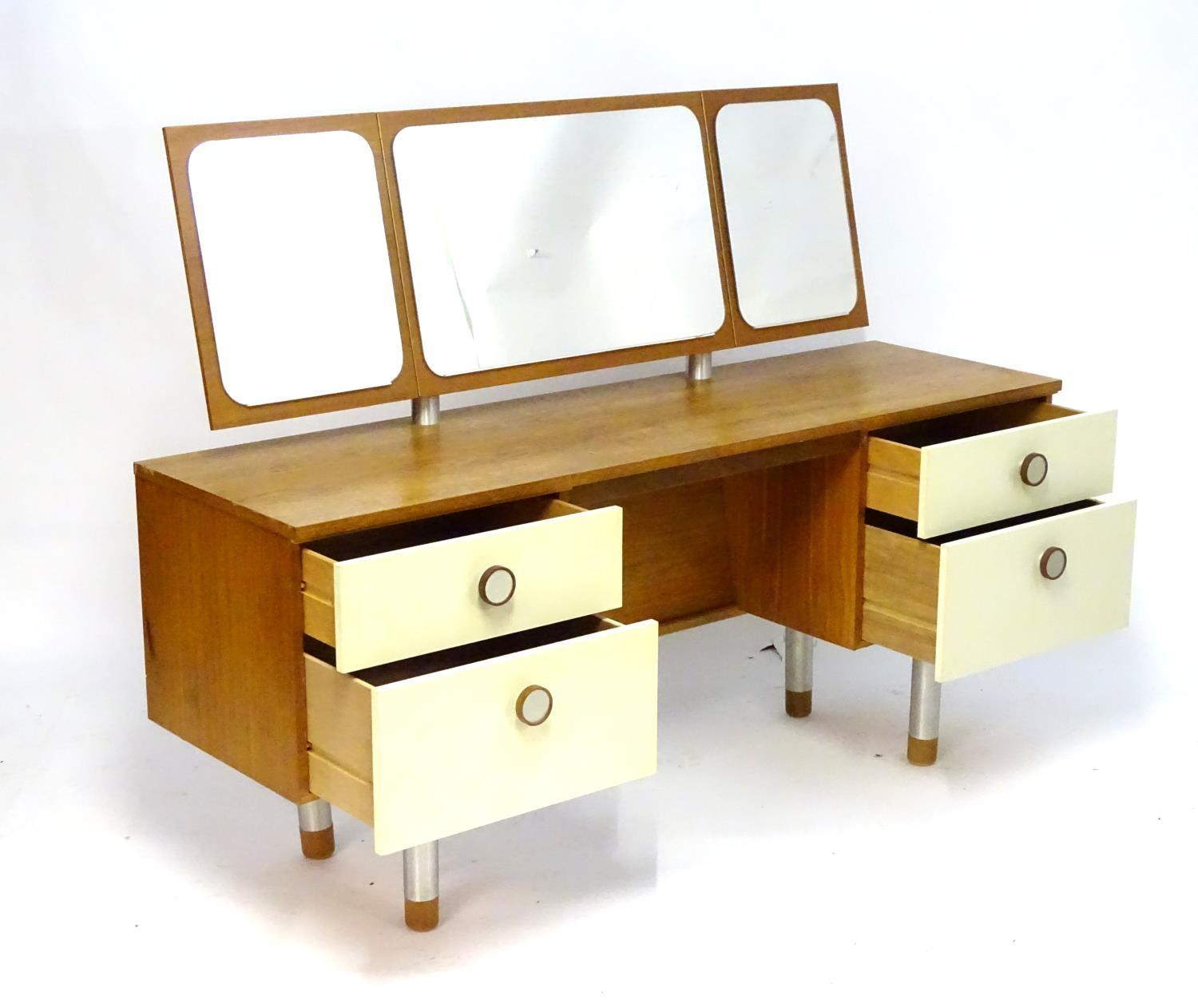 Vintage Retro, Mid Century: a 1970s teak and formica dressing table with triptych mirror and four - Bild 6 aus 12