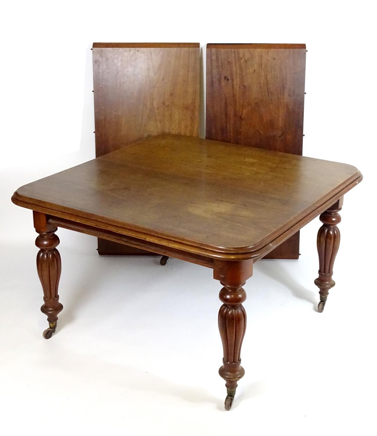 A mid / late 19thC mahogany extending dining table with a moulded top above reeded baluster legs - Bild 2 aus 6