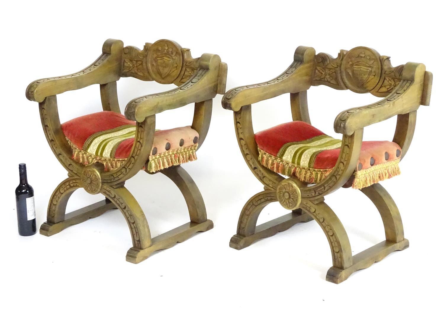 A pair of vintage Savonarola chairs with carved and moulded X-frames. 23" wide x 21" deep x 29" - Bild 2 aus 7