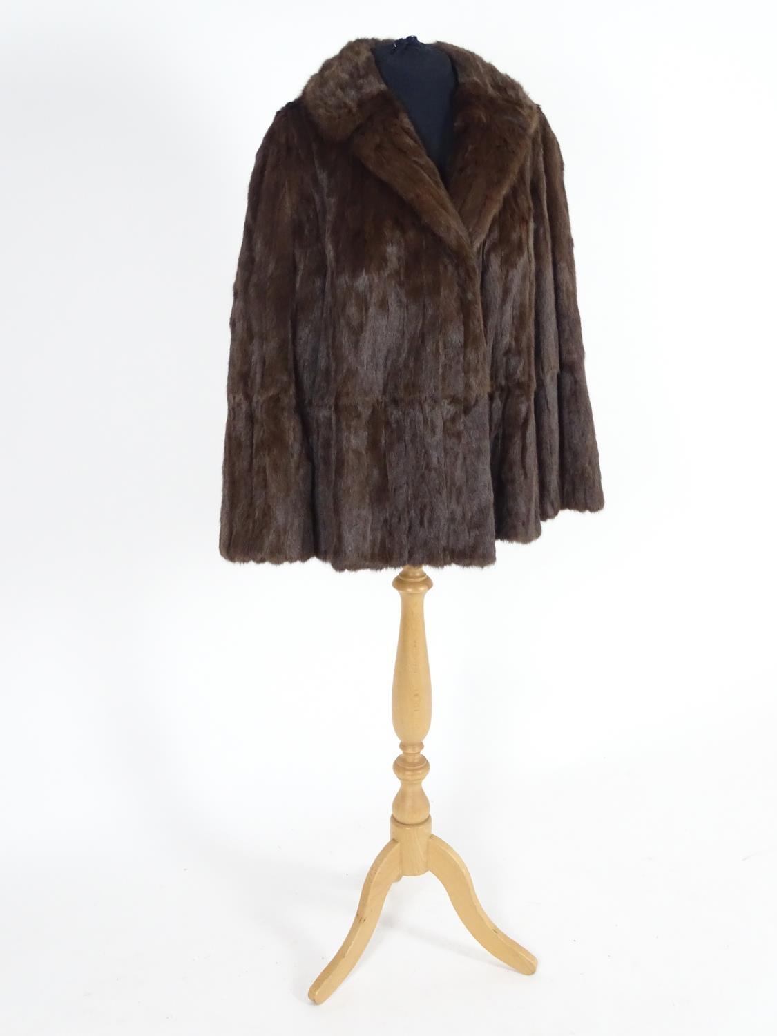 A vintage short length fur coat. Bust size 38" approx Please Note - we do not make reference to - Image 3 of 7