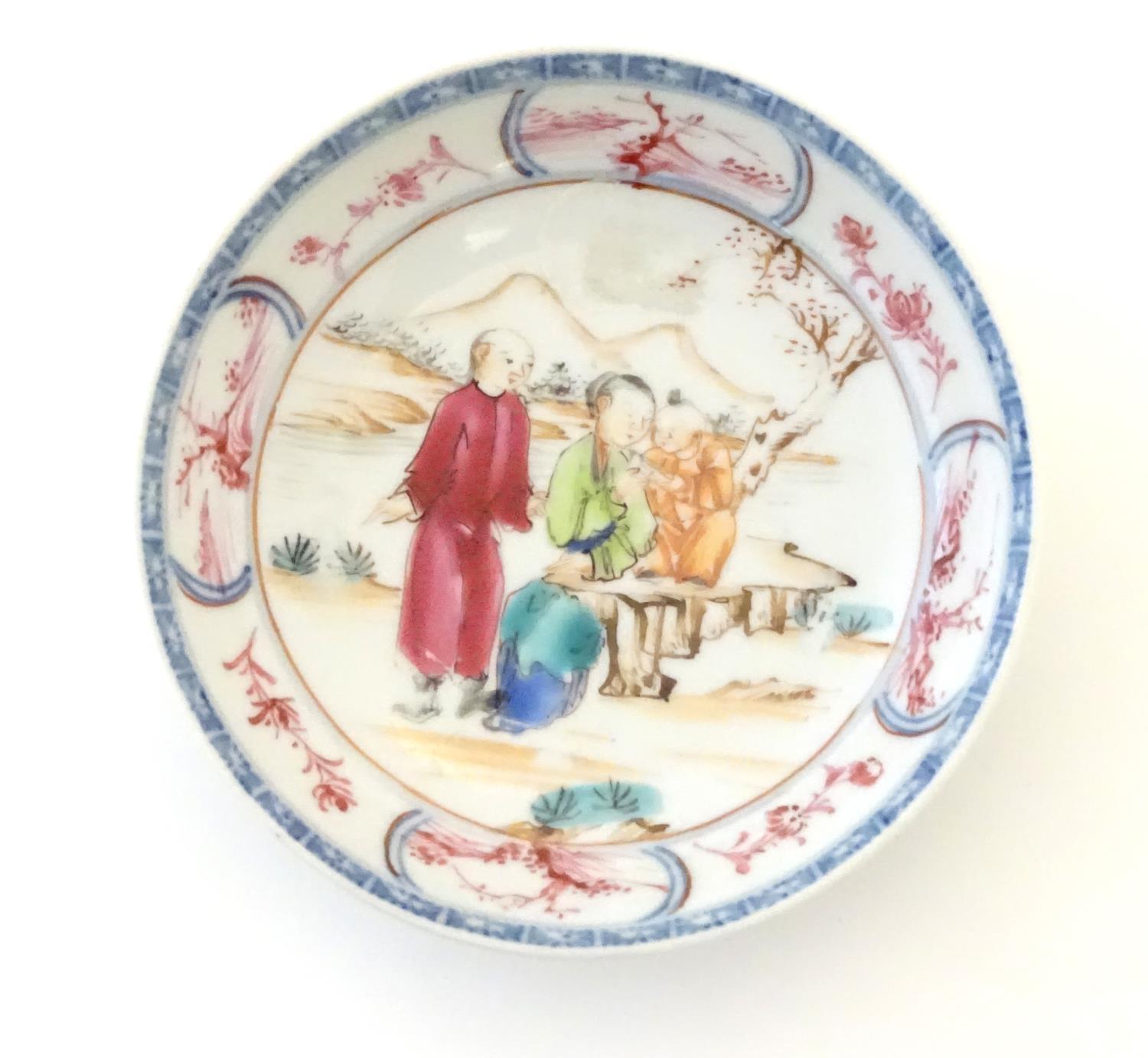 An Oriental famille rose dish depicting a mountainous landscape scene with two figures and a child - Image 3 of 5