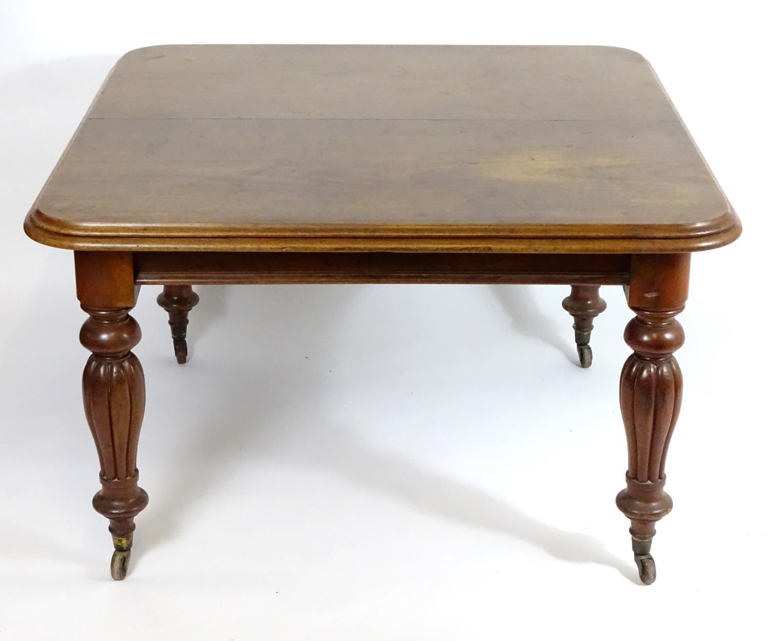 A mid / late 19thC mahogany extending dining table with a moulded top above reeded baluster legs - Bild 5 aus 6