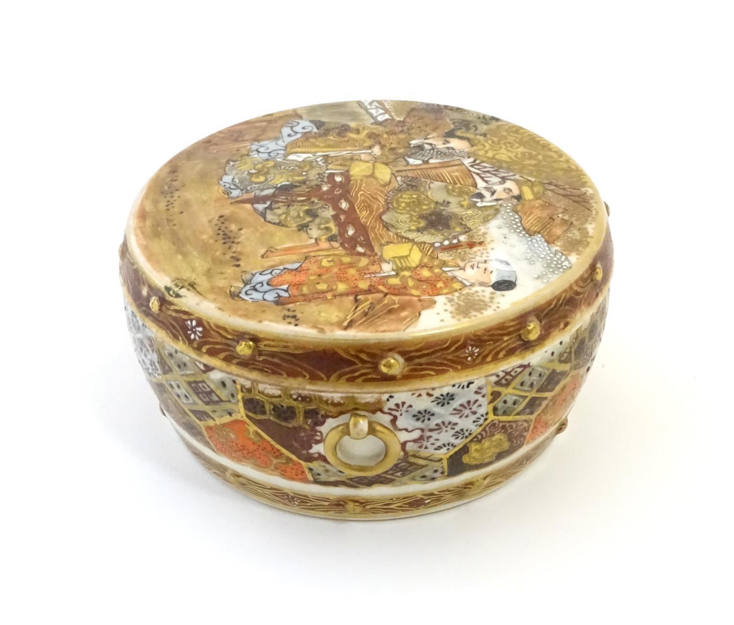 A Japanese Satsuma pot and cover. The cover decorated with a landscape scene with two scholar - Image 4 of 11