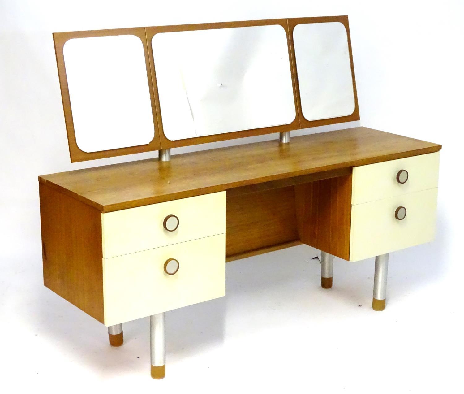 Vintage Retro, Mid Century: a 1970s teak and formica dressing table with triptych mirror and four - Bild 12 aus 12