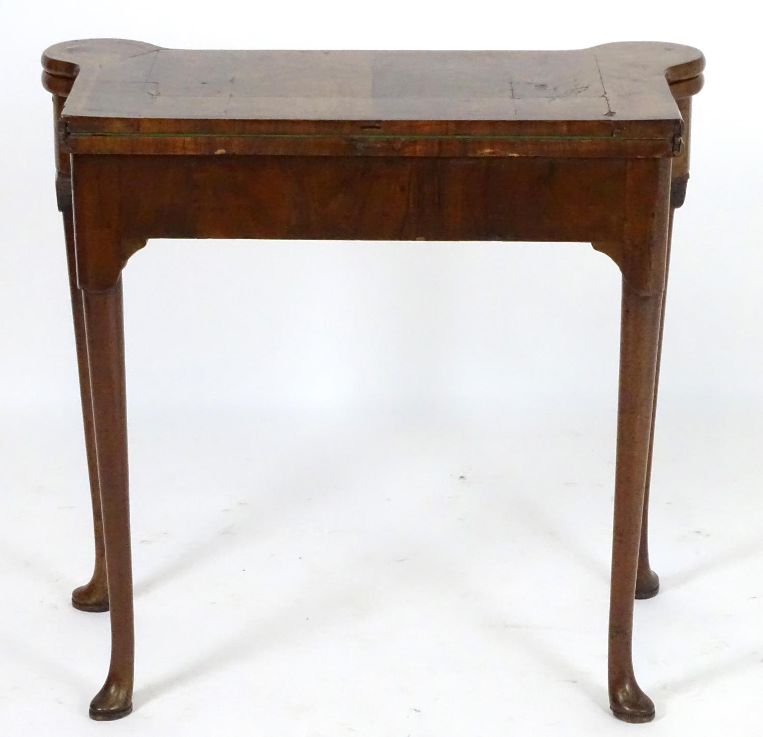 A George I walnut card table with castellated corners, opening to show a baize playing surface and - Bild 2 aus 10