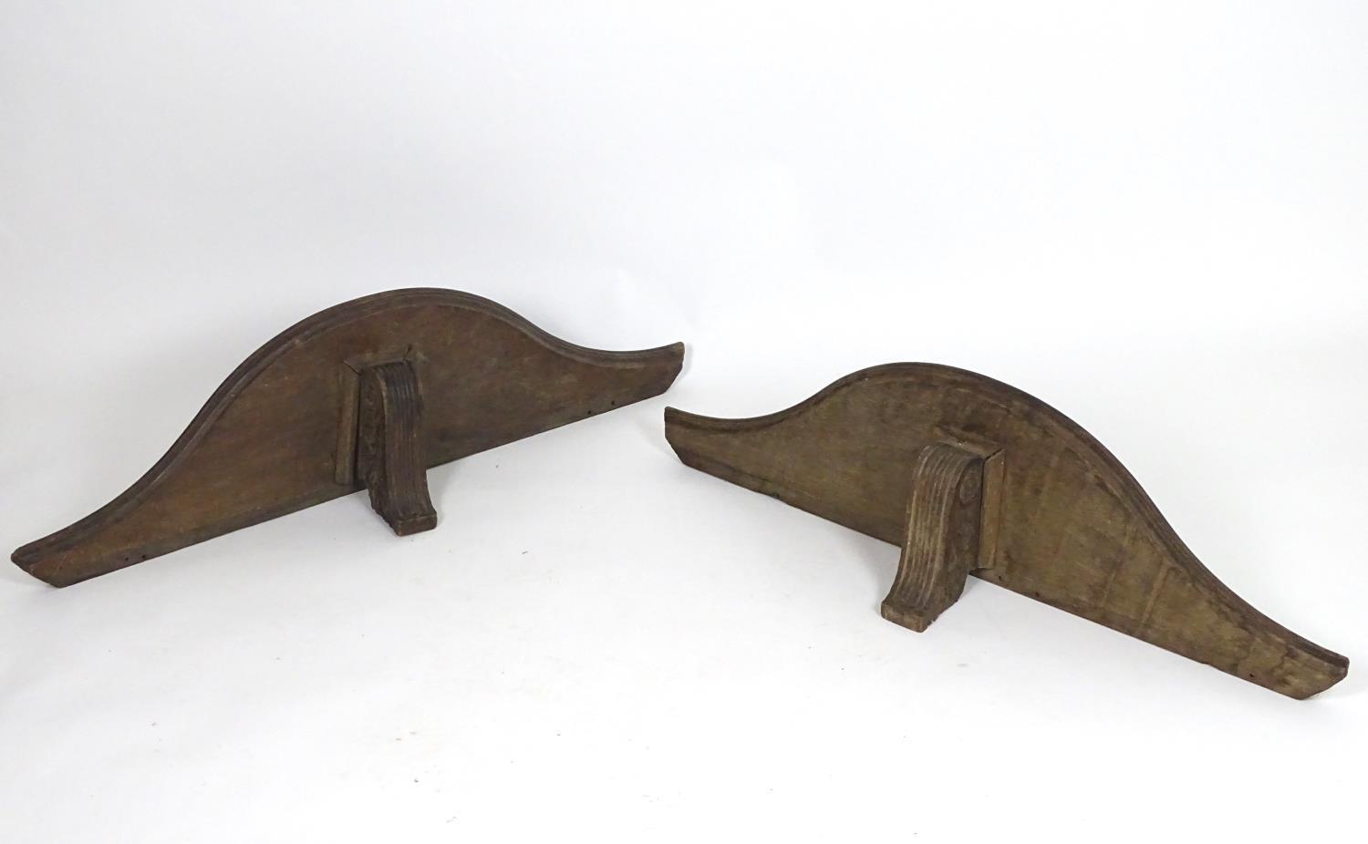 A pair of large 19thC oak wall brackets of serpentine form, each measuring 42" wide, 7 1/2" tall, - Bild 4 aus 8