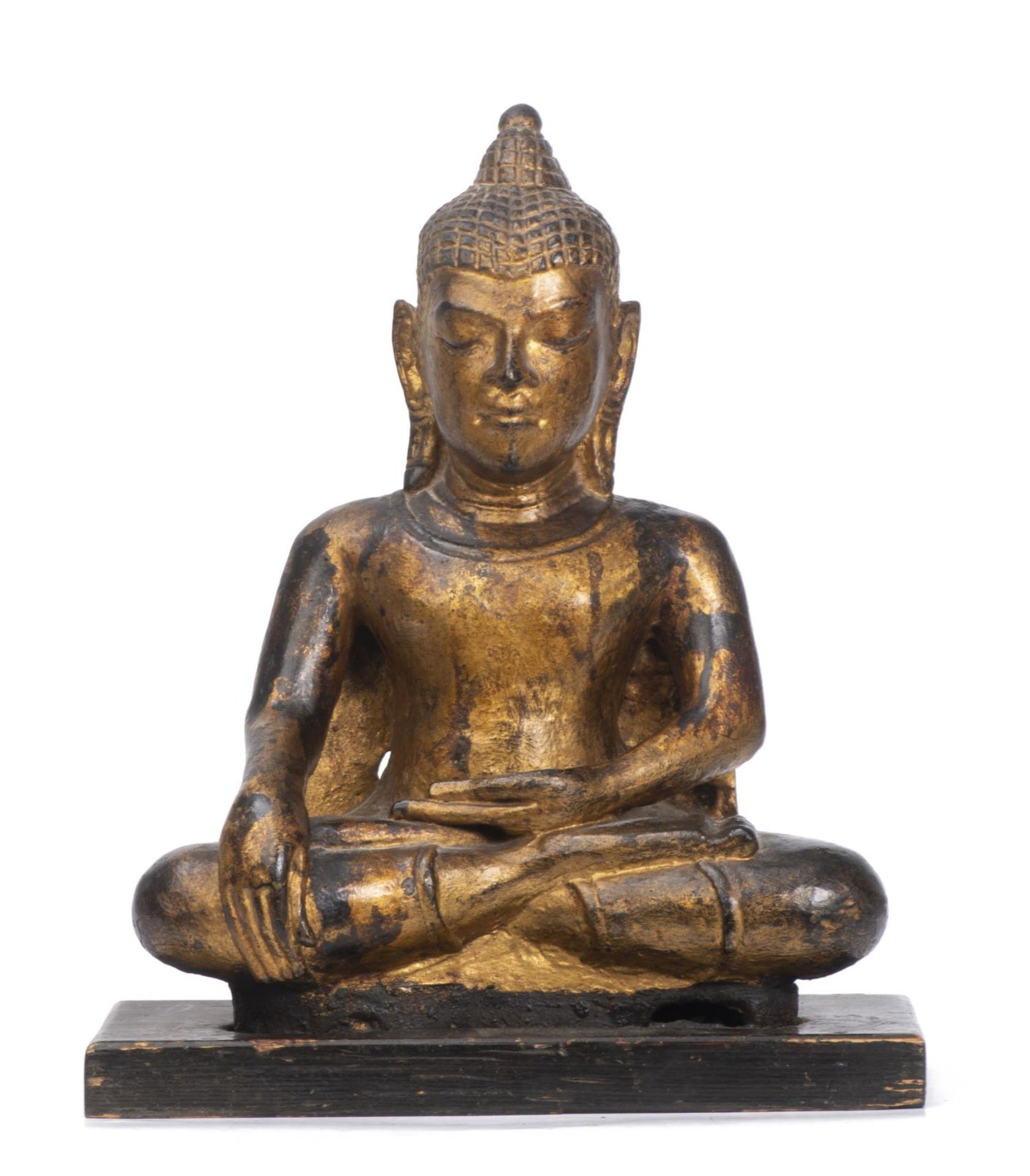 Bouddha Shakyamuni thaï ou birman en bronze recouvert de laque d'or, assis en en [...]