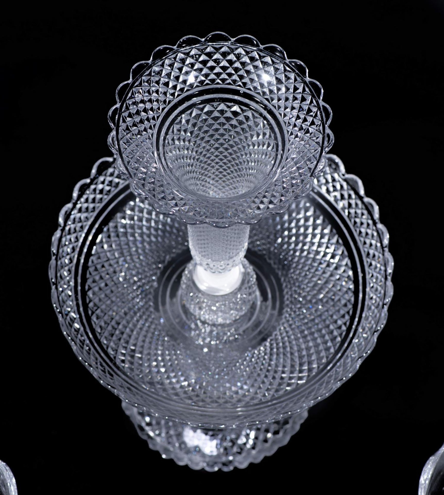 Baccarat, présentoir type vase tulipe en cristal moulé à décor en pointes de [...] - Bild 4 aus 5
