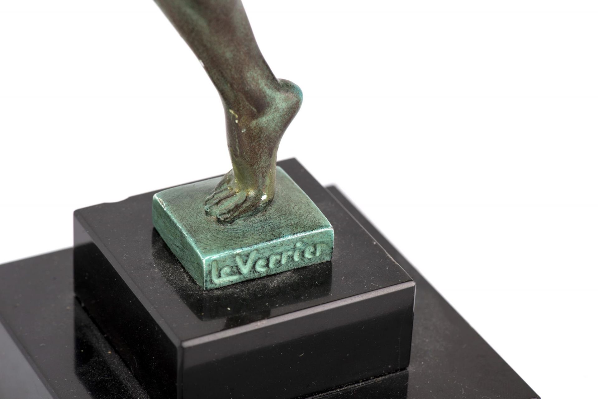 Max Le Verrier (1891-1973), "Jeu". Régule à patine vert antique sur socle en pierre [...] - Bild 9 aus 11