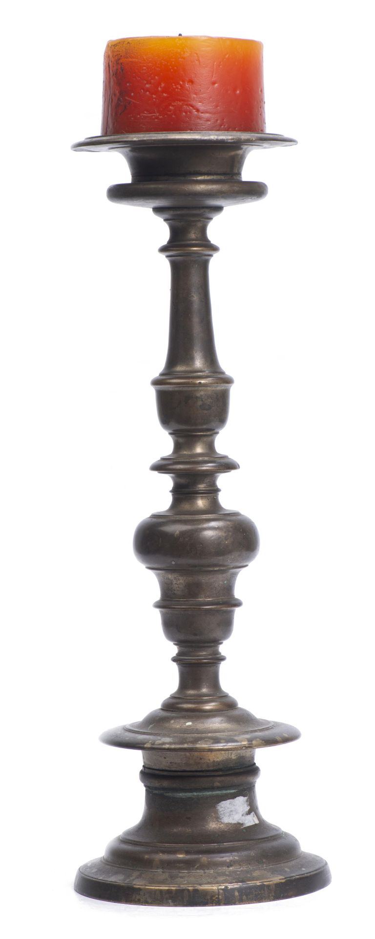Pique-cierge en bronze Haute-Epoque. H. 42 cm - - Varia - Curiosa - Luminaires - [...]