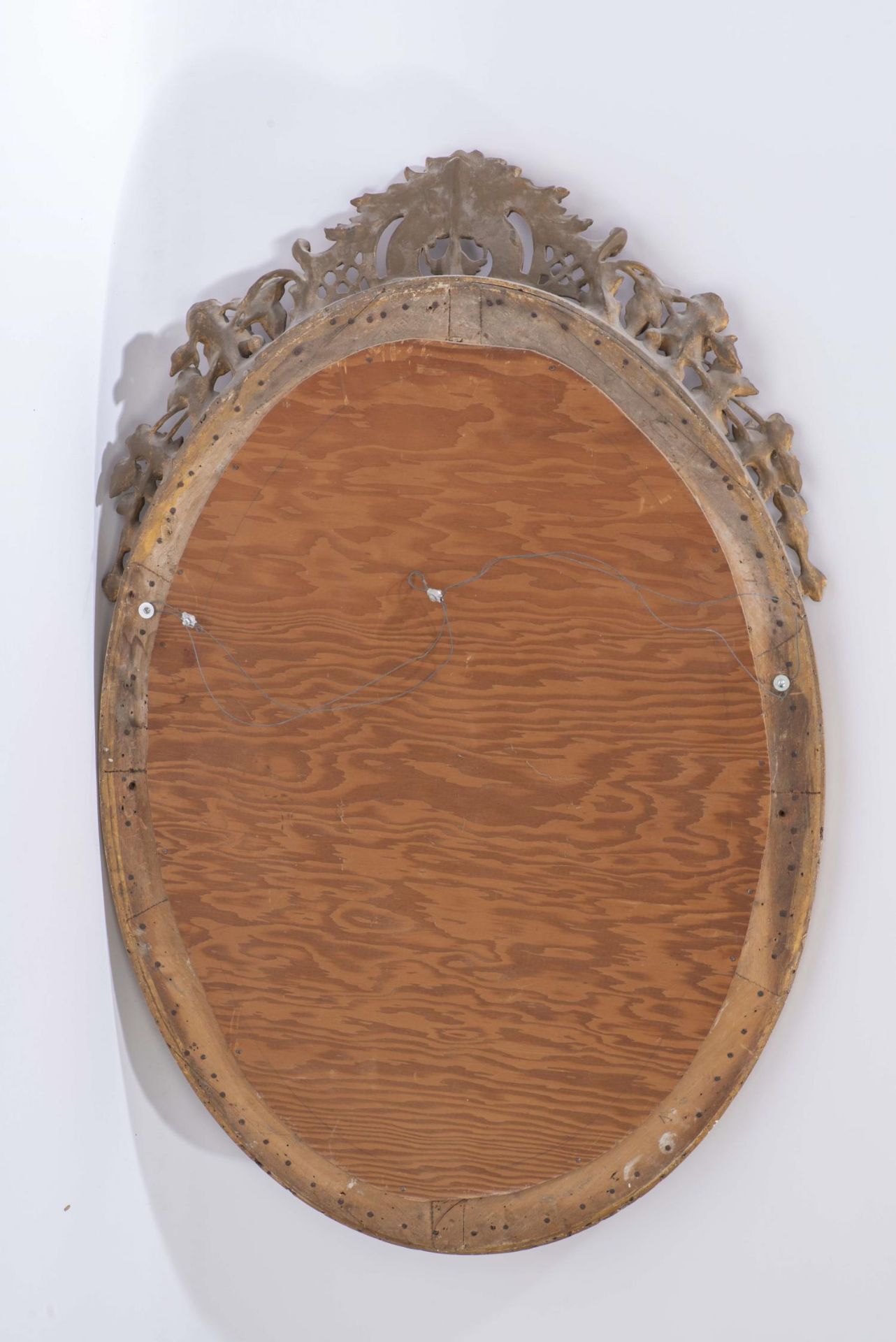 Miroir ovale d'époque Nap III à fronton à fleurs et encadrement en bois et stuc [...] - Bild 3 aus 3