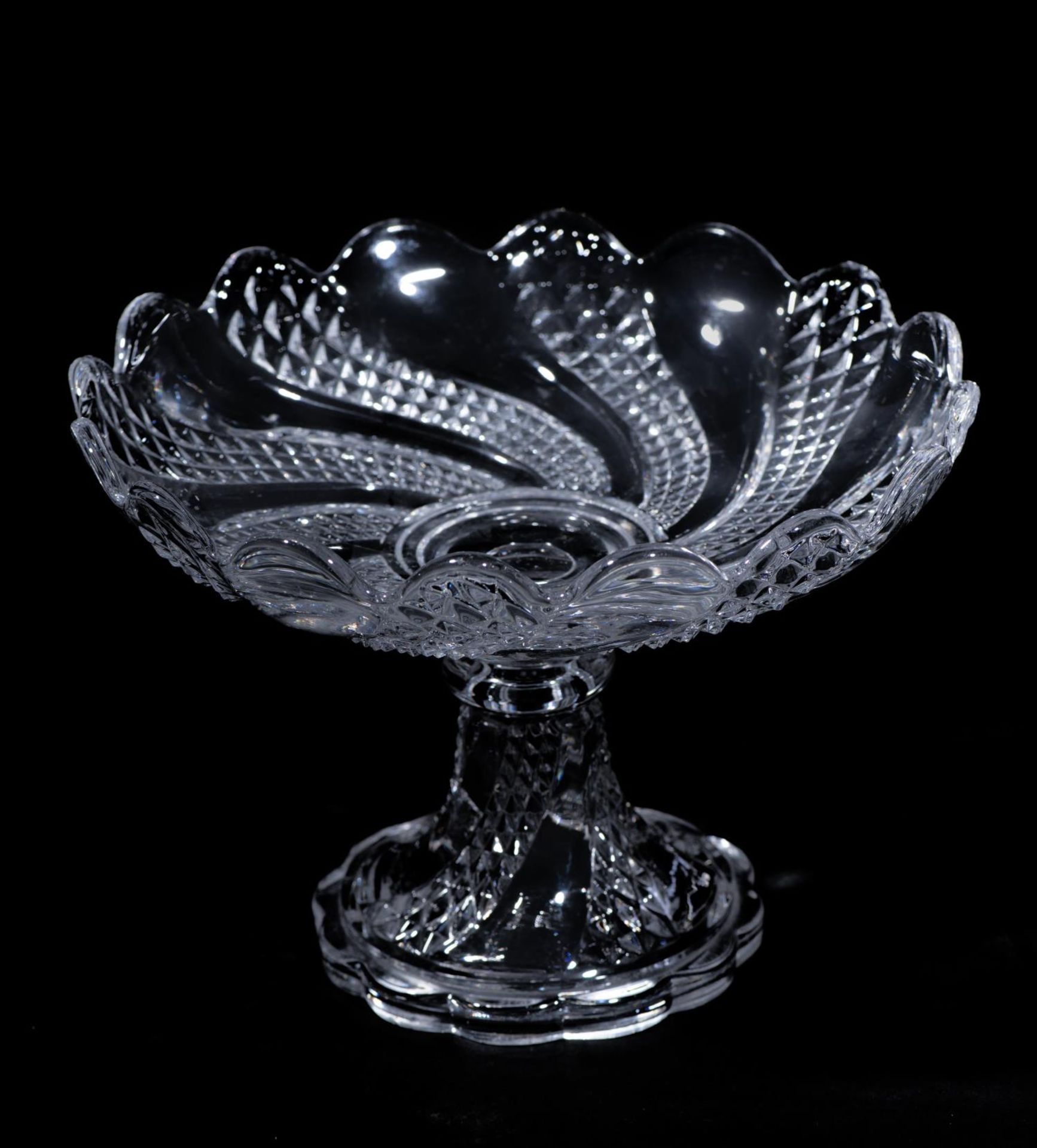 Baccarat, présentoir type vase tulipe en cristal moulé à décor en pointes de [...] - Bild 2 aus 5