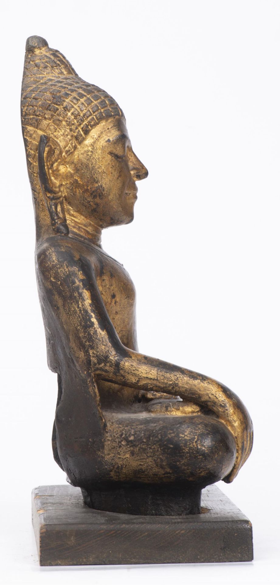 Bouddha Shakyamuni thaï ou birman en bronze recouvert de laque d'or, assis en en [...] - Bild 4 aus 5