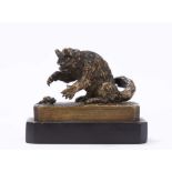 Christophe Fratin (1801-1864) "Le chat joue avec la souris". Bronze à patine noire [...]