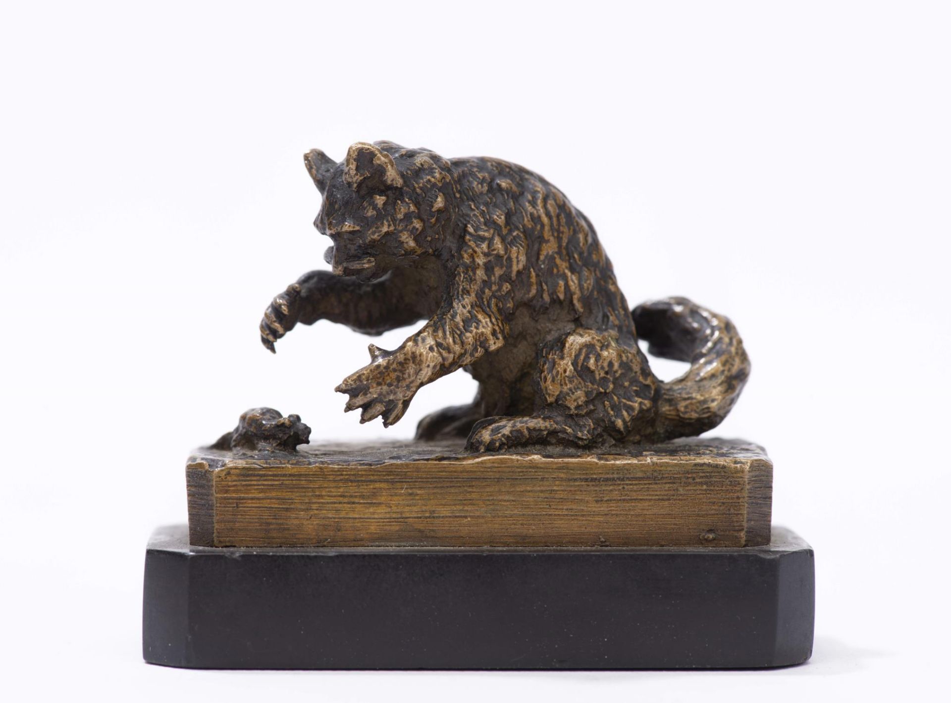 Christophe Fratin (1801-1864) "Le chat joue avec la souris". Bronze à patine noire [...]