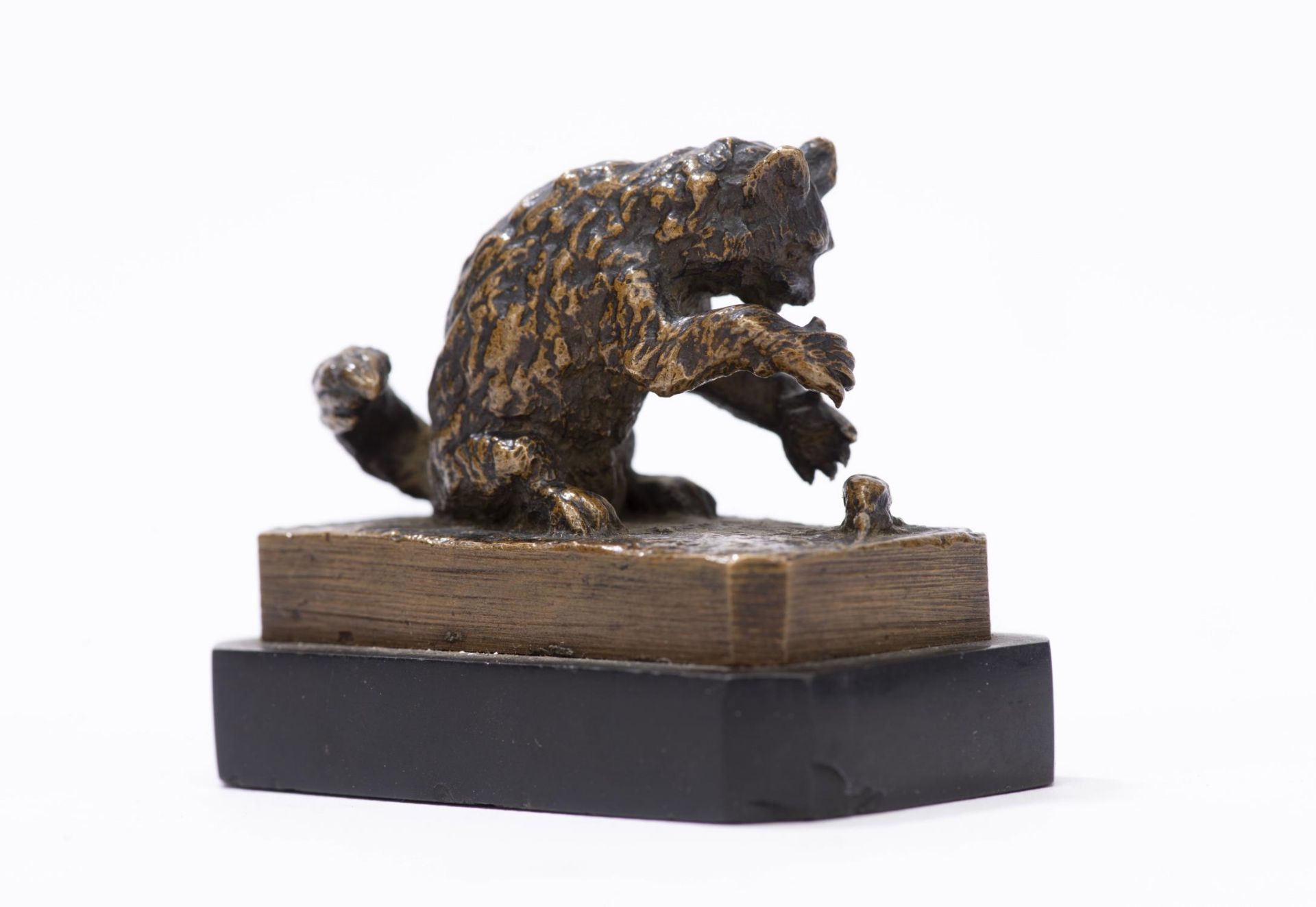 Christophe Fratin (1801-1864) "Le chat joue avec la souris". Bronze à patine noire [...] - Bild 2 aus 5