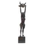 Atanas KARADECHEV (1955) "La Victoire". Bronze à patine brune. H. 39 cm - - [...]