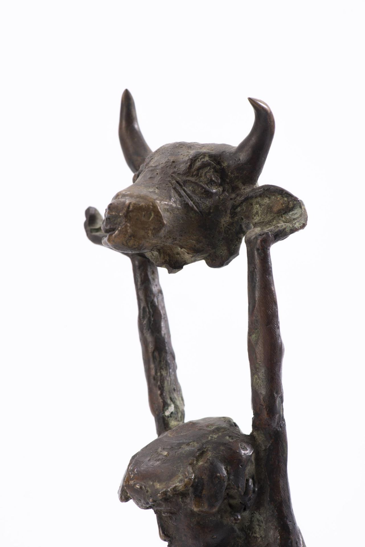 Atanas KARADECHEV (1955) "La Victoire". Bronze à patine brune. H. 39 cm - - [...] - Bild 5 aus 6