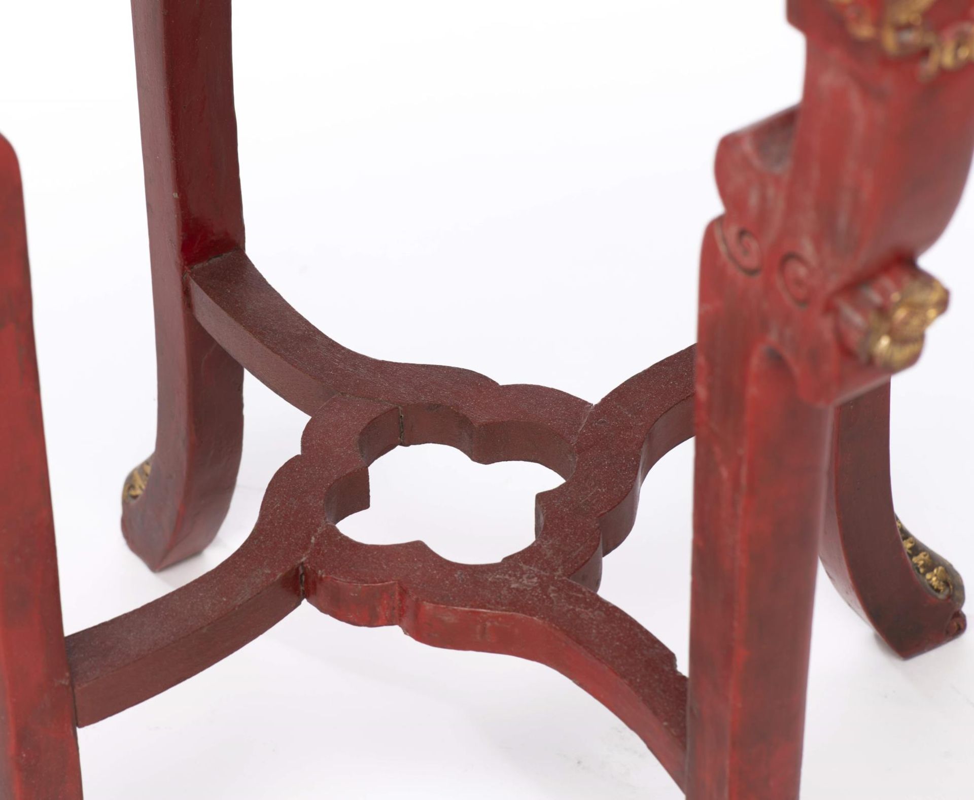 Sellette carrée chinoise Ningbo à angles coupés en bois laqué rouge, noir et or [...] - Bild 11 aus 12