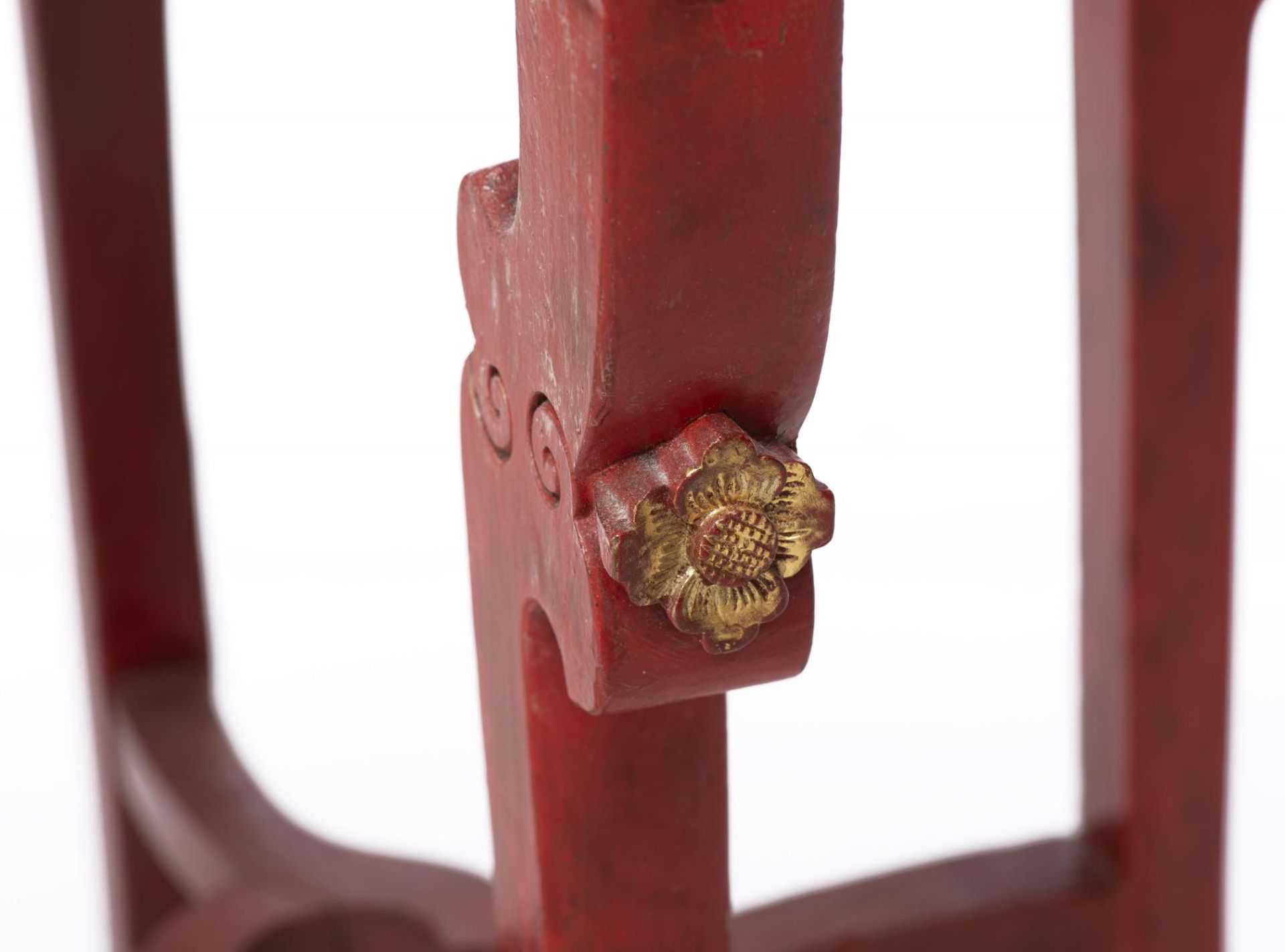 Sellette carrée chinoise Ningbo à angles coupés en bois laqué rouge, noir et or [...] - Bild 12 aus 12