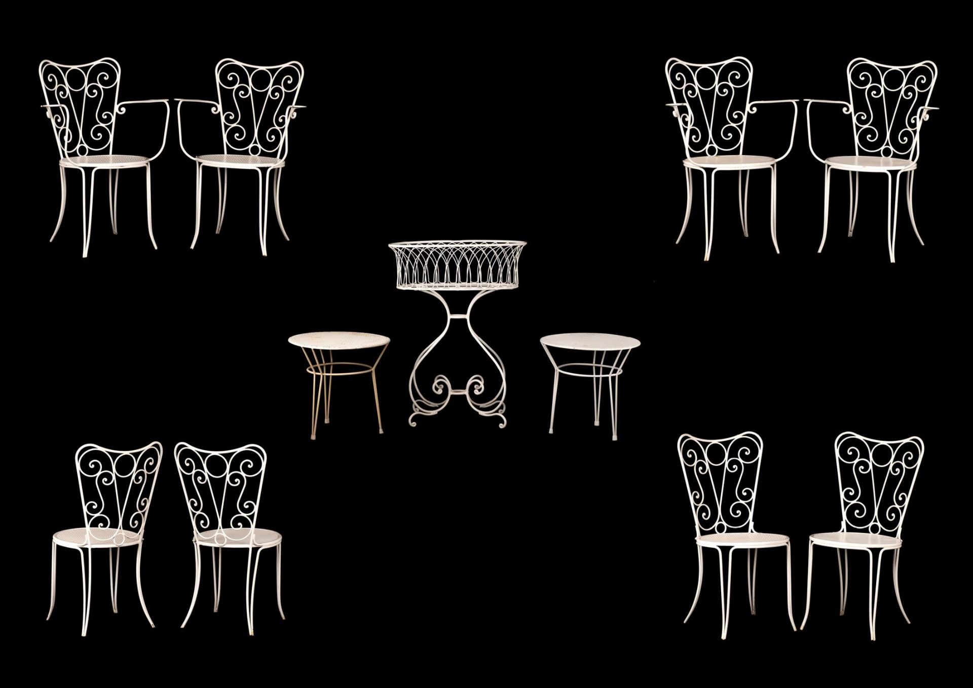 Mobilier de jardin en métal peint en blanc comprenant : - 4 fauteuils et 2 chaises [...]