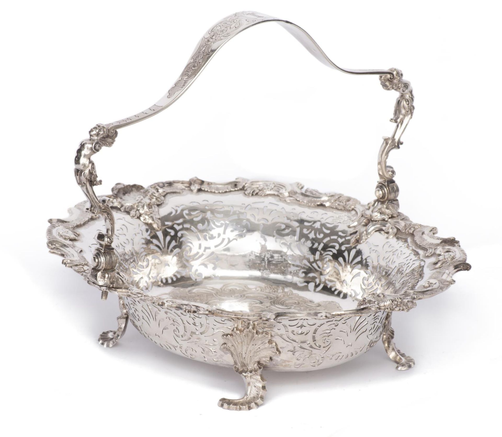 Panier en argent sterling .925 anglais de Londres de 1743 par RB à marli ajouré et [...]